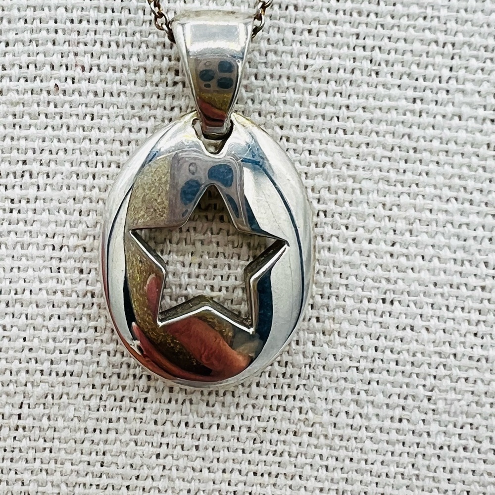 Tiffany & Co. 925 Sterling Silver Star Cutout Necklace - Vintage design - EUC - Picture 5 of 8